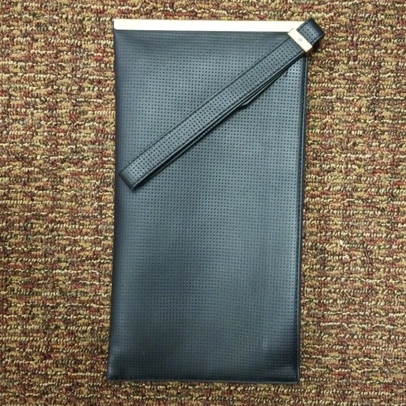 Clutch - Picture 1 of 2